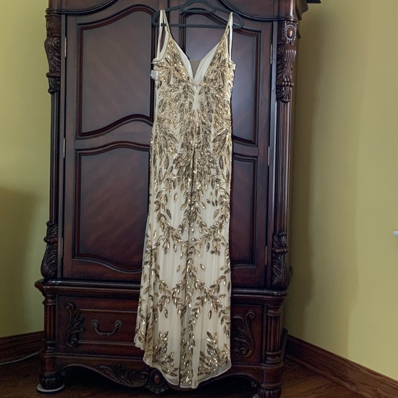 MAC DUGGAL Sequin Leaf Plunging Sheath Gown